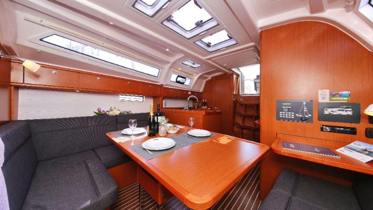 Croatia Pula - Bavaria Yachtbau Bavaria Cruiser 37 - 3 cab.